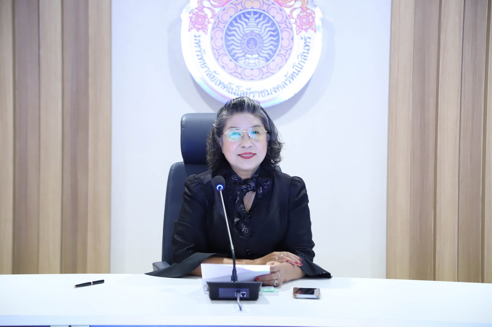 ประชุมคณะกรรมการร่างระเบียบและประกาศการจัดสรรบ้านพักสวัสดิการ