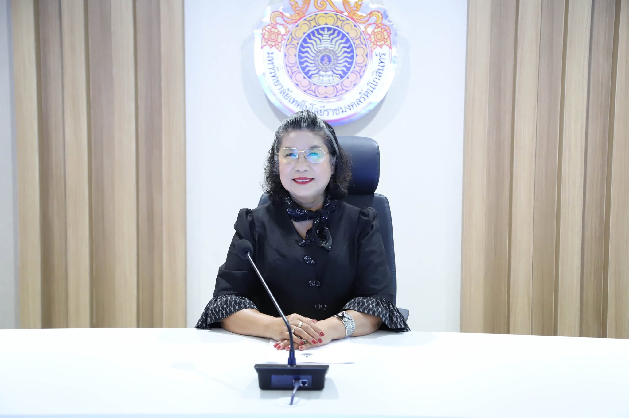 ประชุมคณะกรรมการยกร่างระเบียบและประกาศคณะกรรมการชมรมศิษย์เก่า