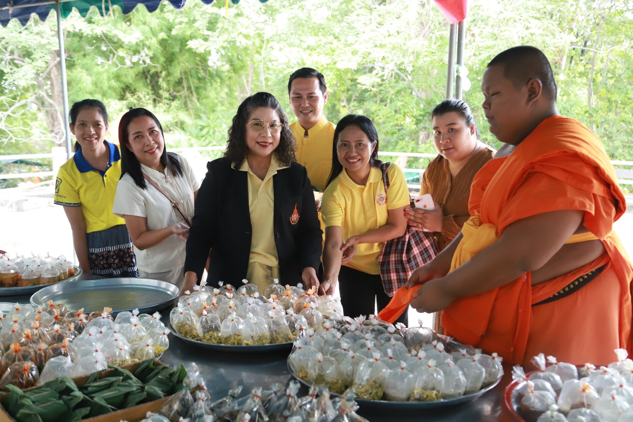 มทร.วังไกลฯ ร่วมใจถวายภัตตาหารพระภิกษุ