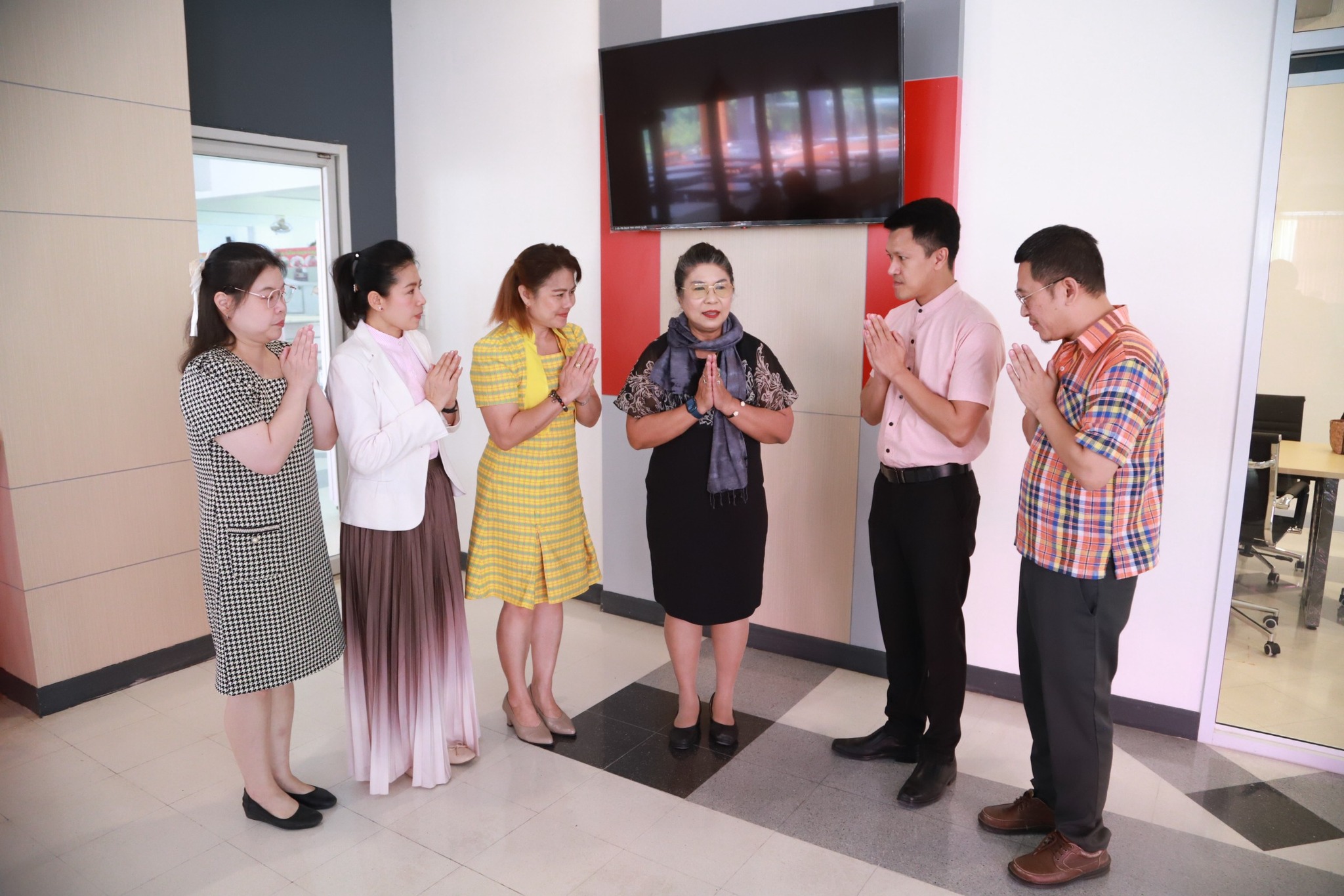 คณะศิลปศาสตร์ สวัสดีปีใหม่รองอธิการบดี