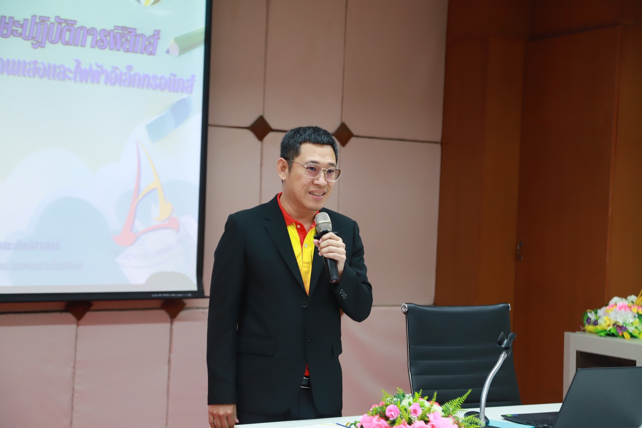 โครงชการเสริมทักษะปฏิบัติการฟิสิกส์ด้านแสงและไฟฟ้า