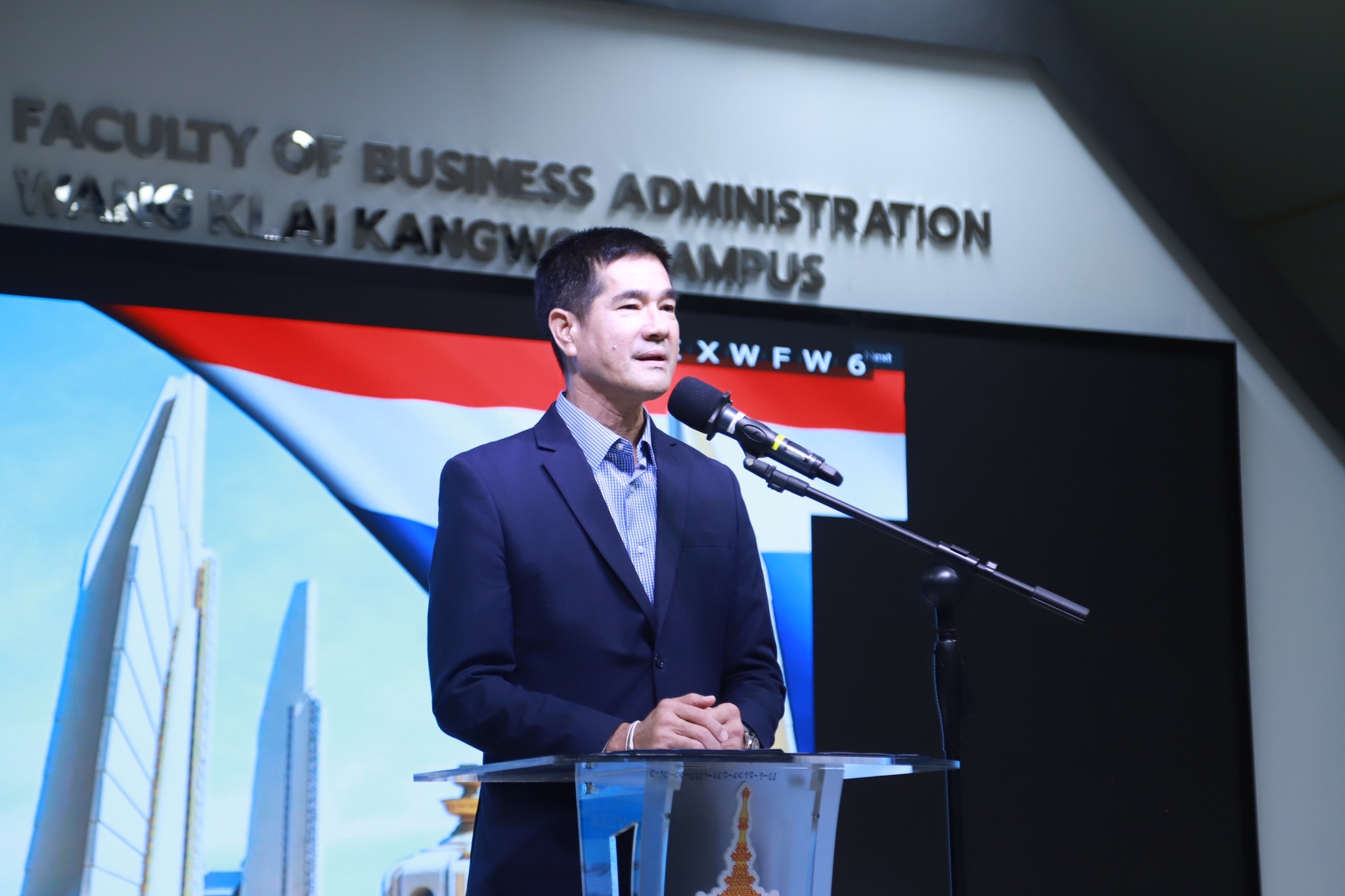 โครงการส่งเสริมจริยธรรมนำทีมสโมสรนักศึกษาเรียนรู้การเมือง