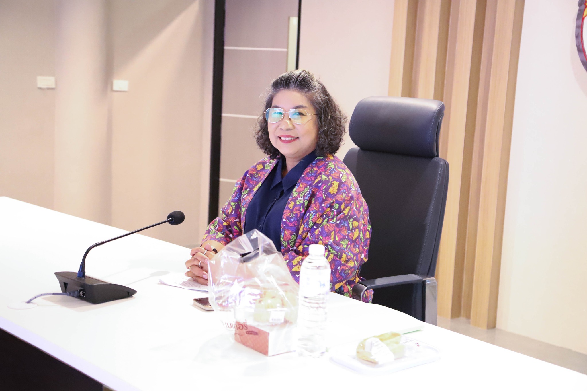 ประชุมคณะกรรมการตรวจการจ้างปรับปรุงอาคารศิลปศาสตร์