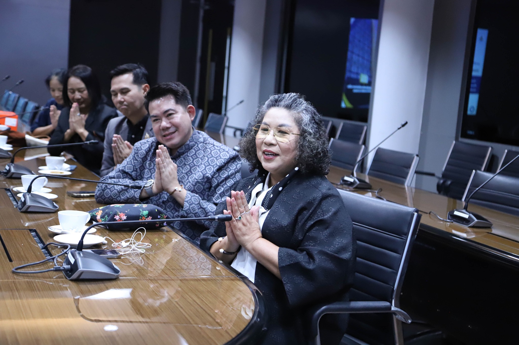 สวัสดีปีใหม่สถานีวิทยุโทรทัศน์การศึกษาทางไกลผ่านดาวเทียม