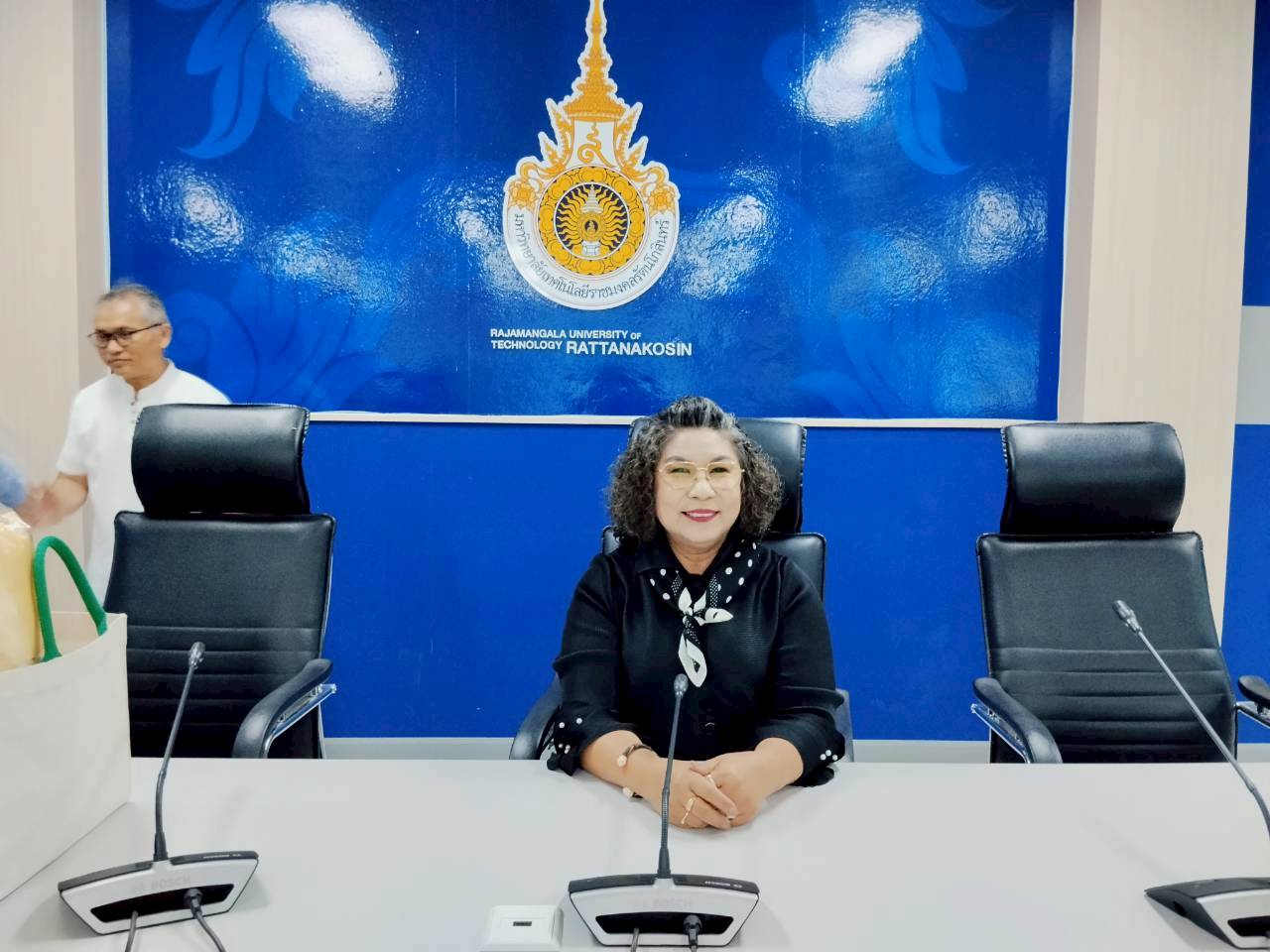 คณะบริหารธุรกิจ สวัสดีปีใหม่รองอธิการบดีประจำวิทยาเขตวังไกลกังวล