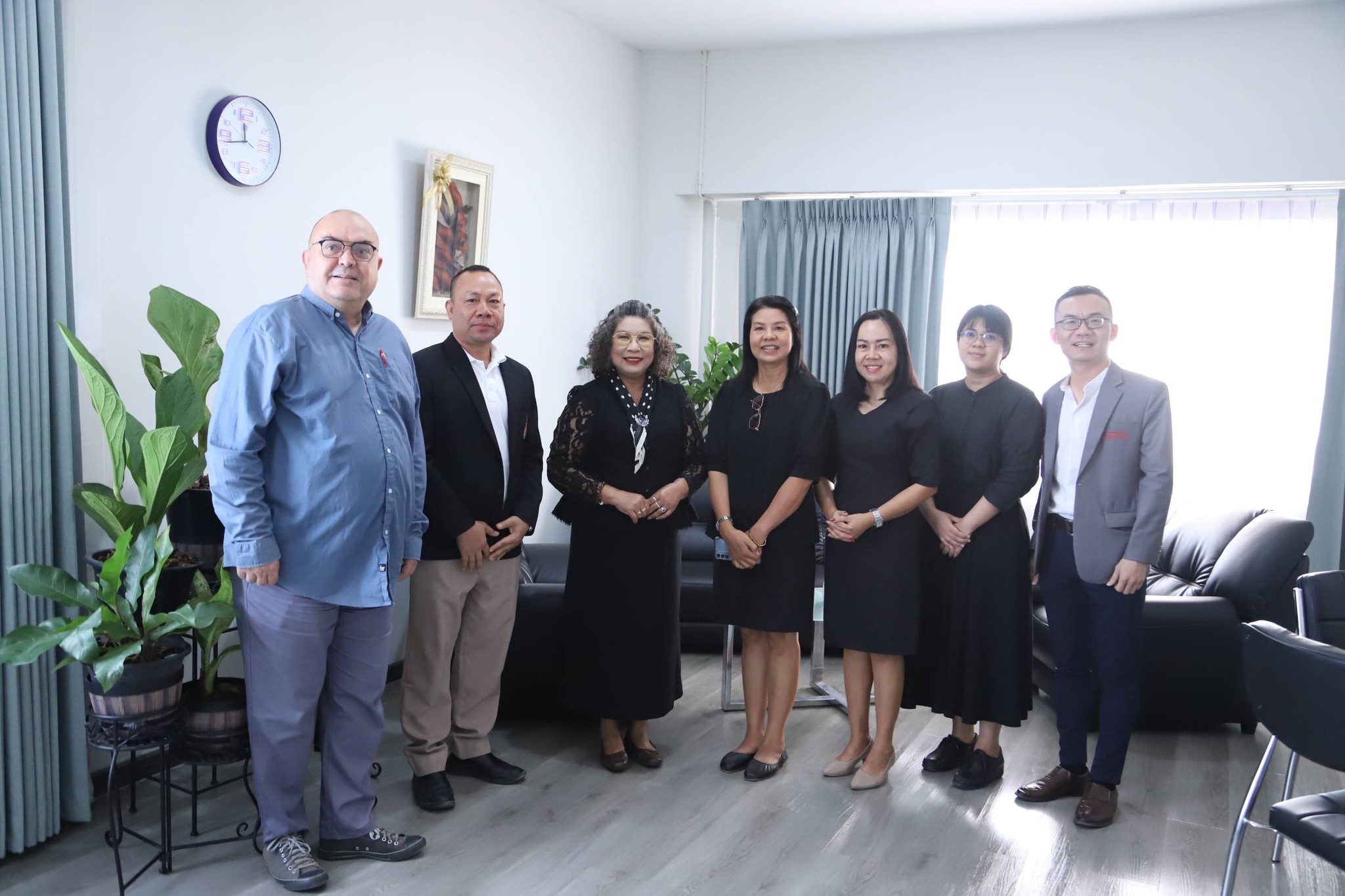 สาขาวิชาภาษาอังกฤษธุรกิจ สวัสดีปีใหม่รองอธิการบดีฯ