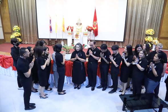 คณะอุตสาหกรรมการโรงแรมและการท่องเที่ยว สวัสดีปีใหม่รองอธิการบดีฯ