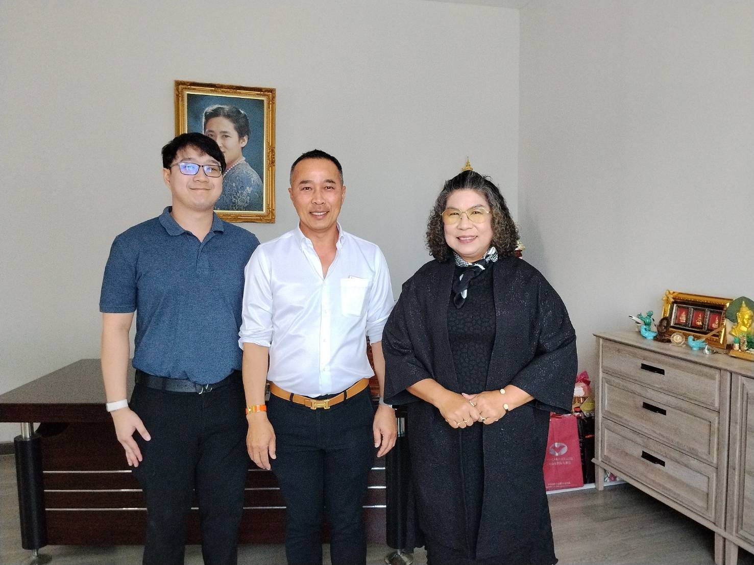 บริษัท เจริญวิภาค จำกัด สวัสดีปีใหม่รองอธิการบดีฯ 