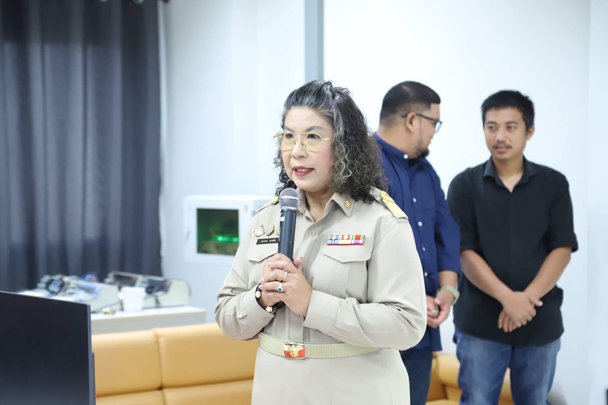 โครงการถ่ายทอดองค์ความรู้ด้านเทคโนโลยีการเกษตรในการเลี้ยงหนอน