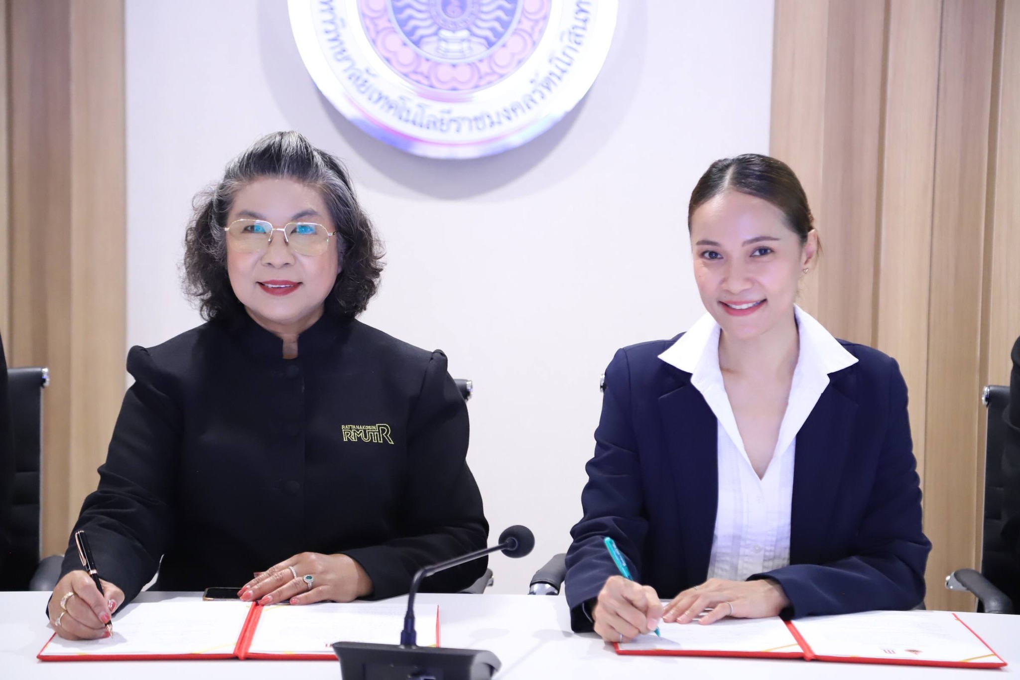 พิธี MOU ระหว่างมทร.รัตนโกสินทร์ และบริษัท เมเจอร์ กรุ้ป จำกัด (มหาชน)