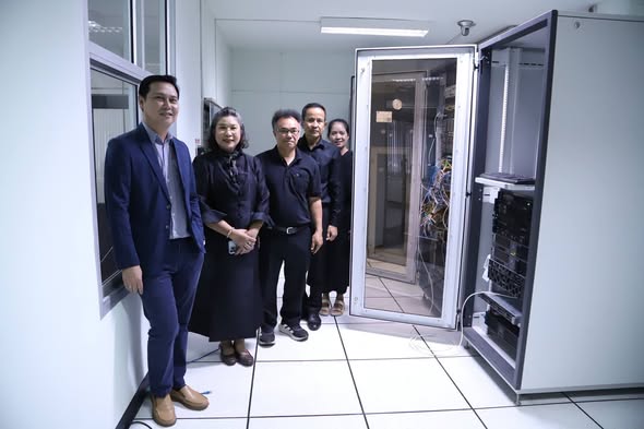 รองอธิการบดีฯ ตรวจเยี่ยมห้อง Server และ Data Center