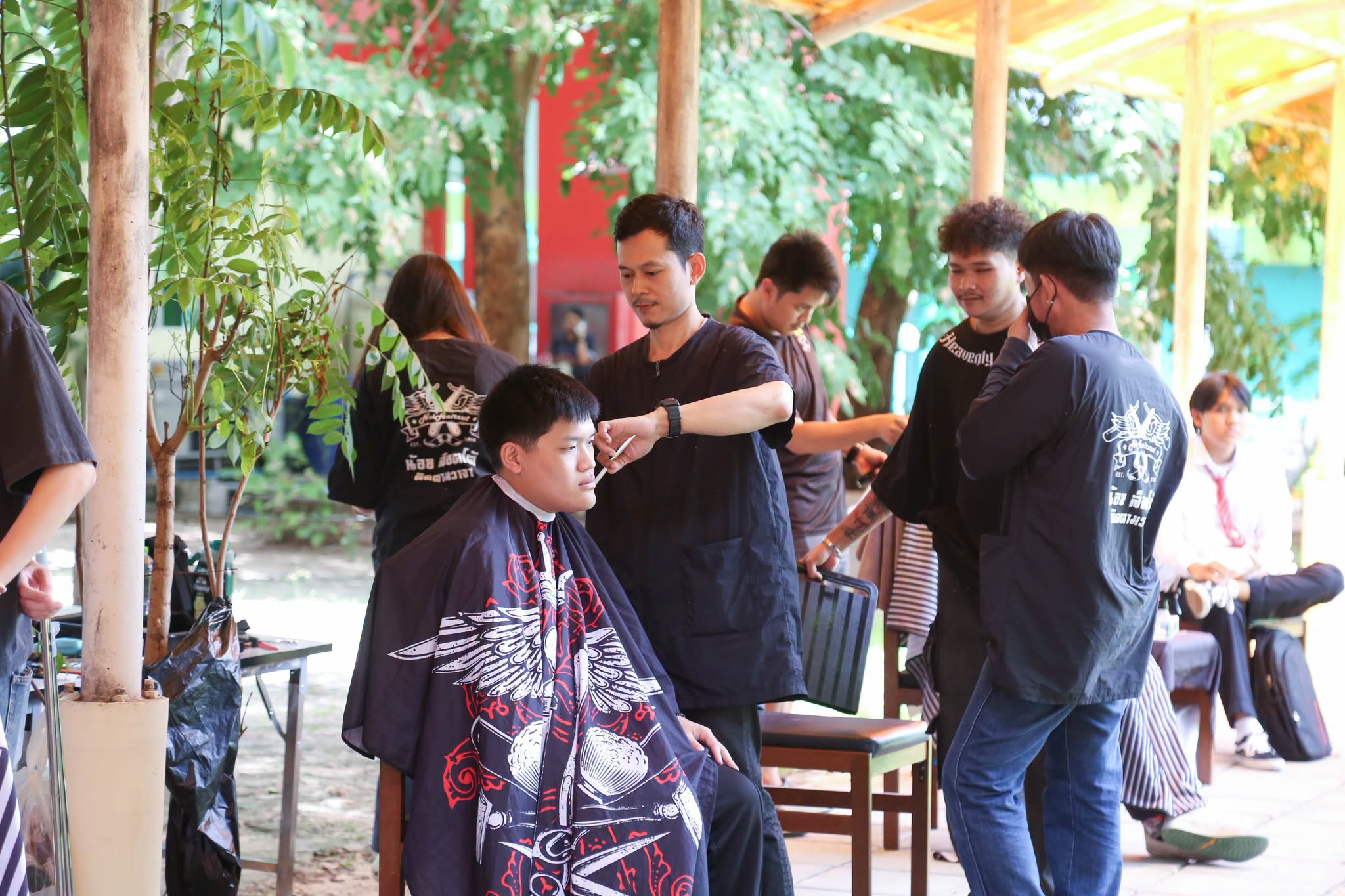 โรงเรียนตัดผมชายตัดตามวาจา ให้บริการตัดผมฟรีแก่นักศึกษาและบุคลากรทางการศึกษา