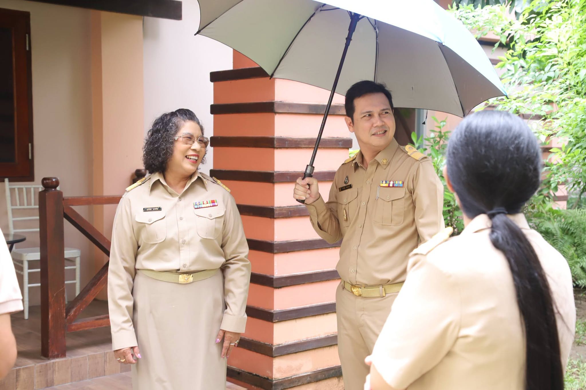 รองอธิการบดีลงพื้นที่ตรวจดูจุดซ่อมแซมราชมงคลชมคลื่น