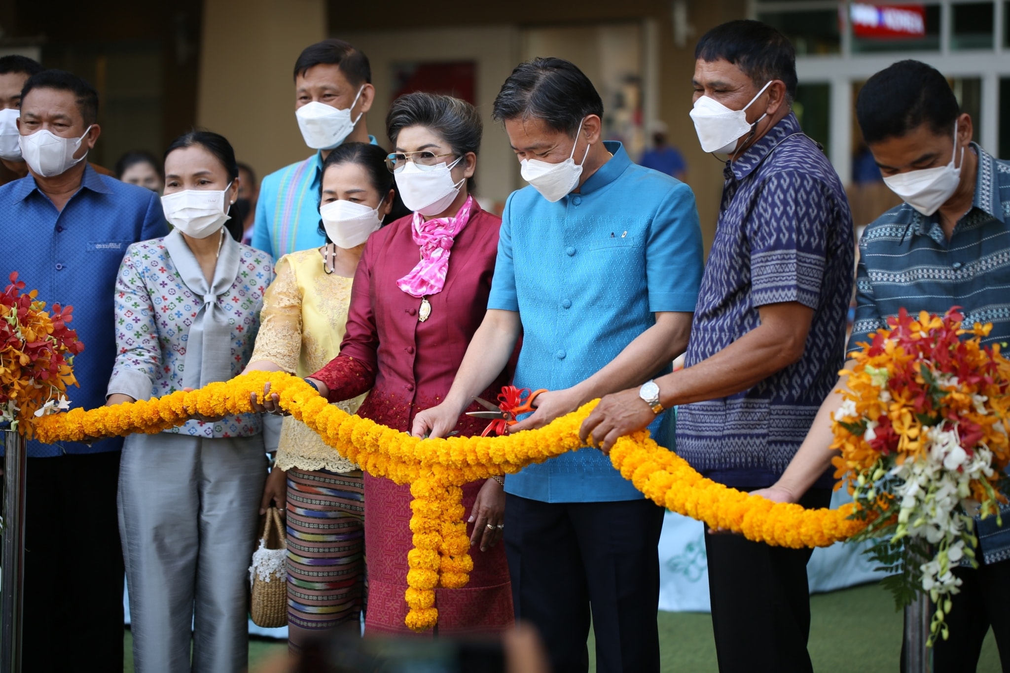 ร่วมพิธีเปิดงานสินค้าเกษตรปลอดภัย