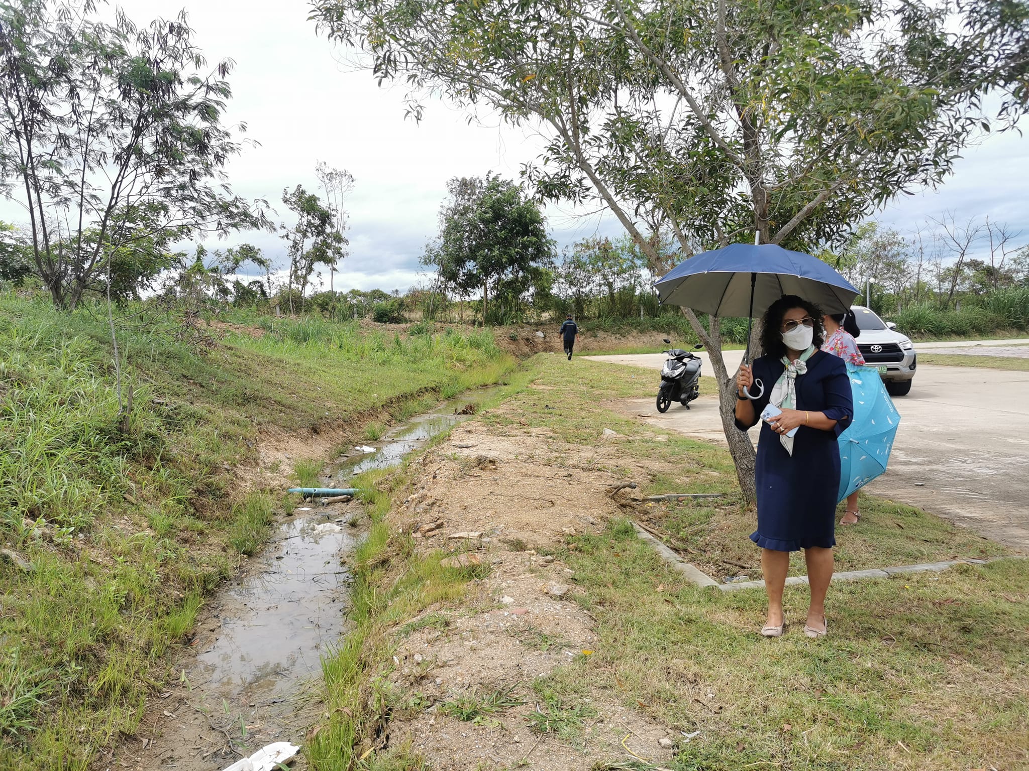 ลงพื้นที่ดูงานขุดร่องระบายน้ำ (16-8-65)