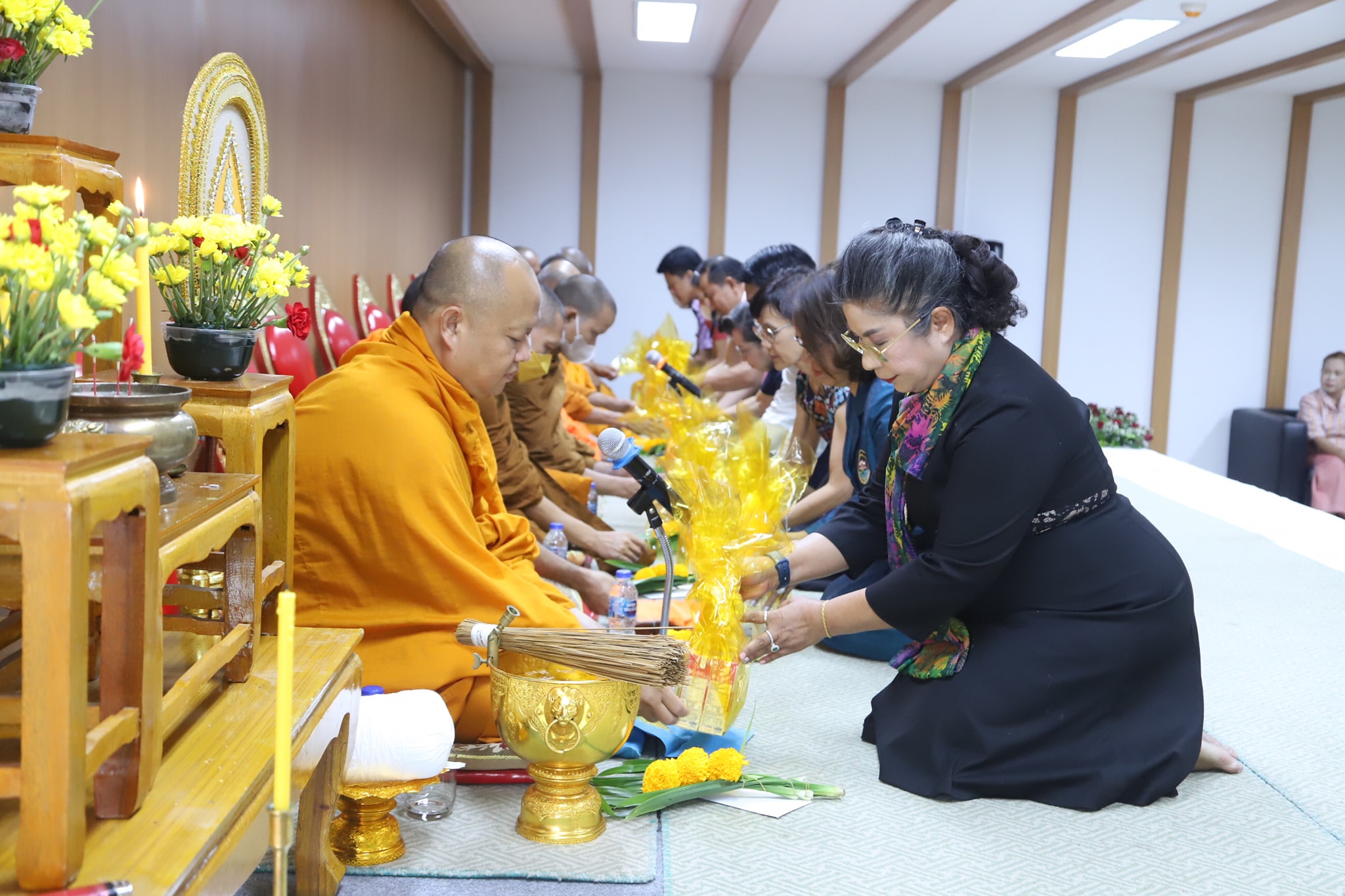 พิธีทำบุญเนื่องในโอกาสย้ายที่ทำการใหม่